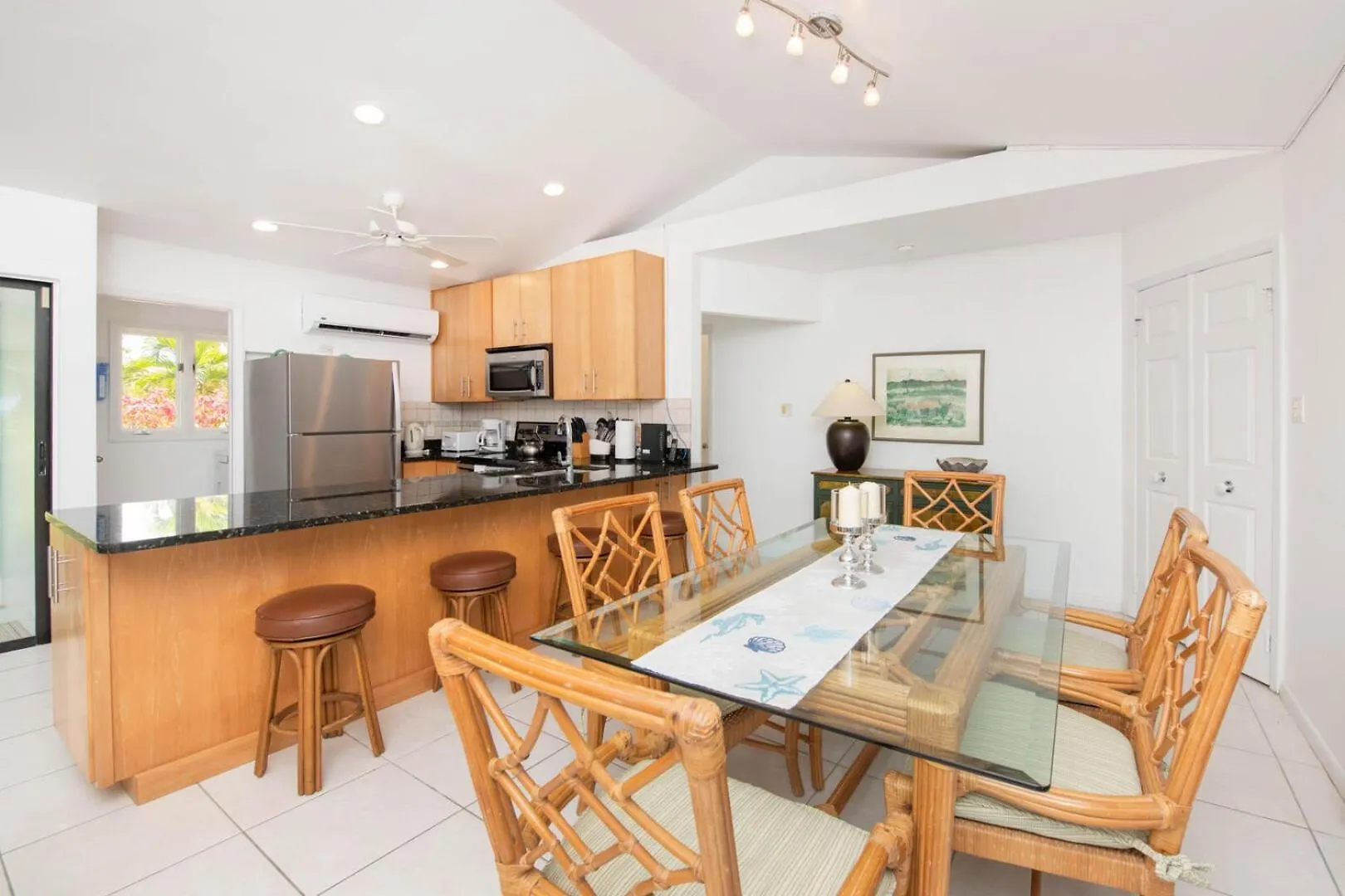 Fingertip - Beach Bungalow In Cayman Kai Driftwood Village Cayman Islands