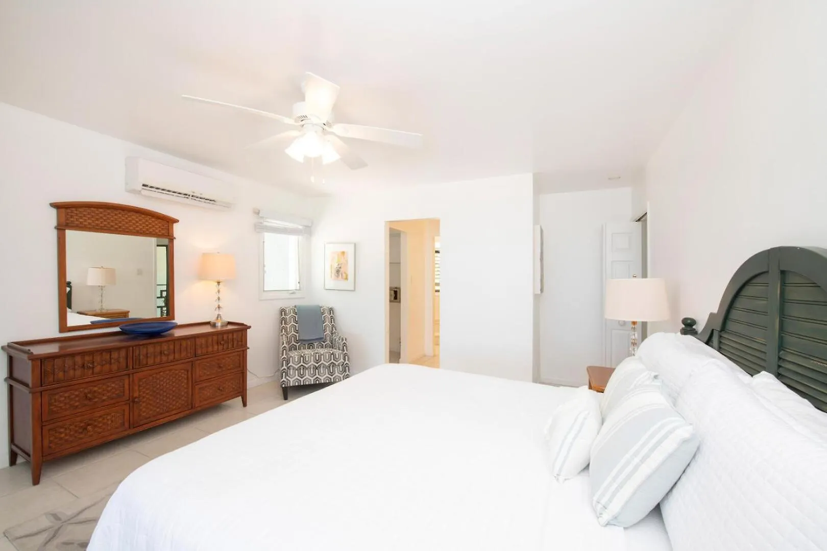 Fingertip - Beach Bungalow In Cayman Kai Driftwood Village Cayman Islands