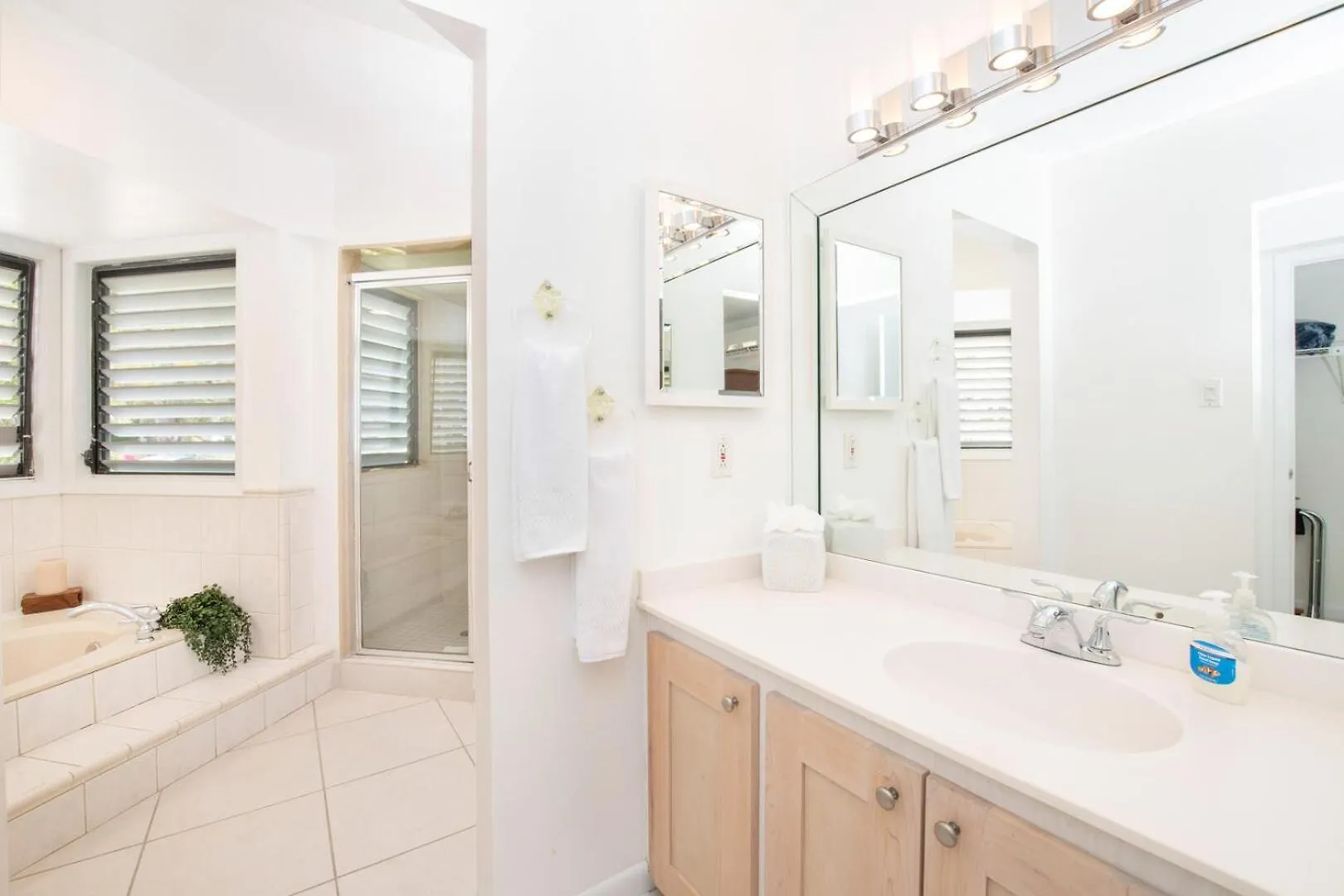 Fingertip - Beach Bungalow In Cayman Kai Driftwood Village 0*,