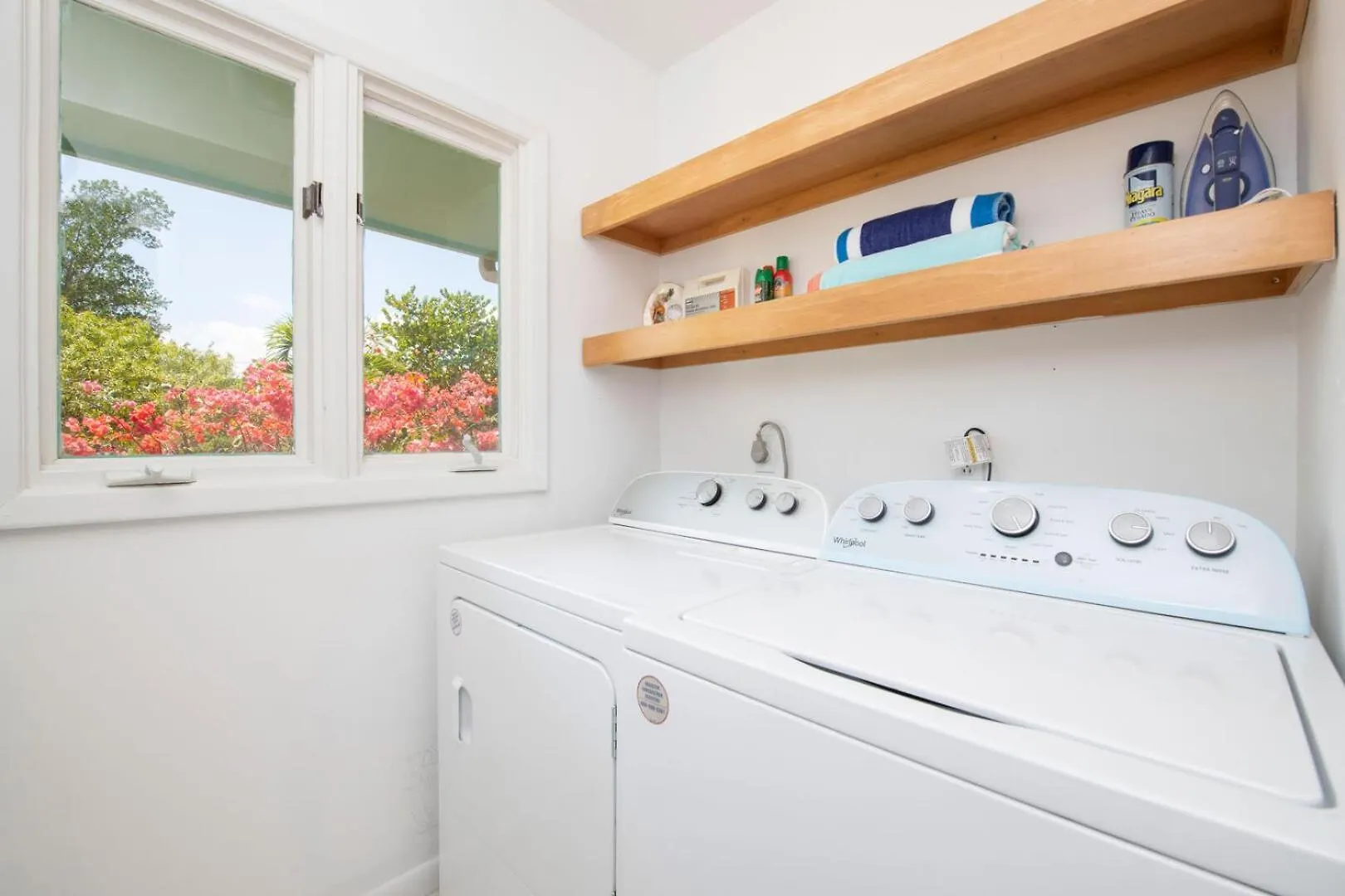 Fingertip - Beach Bungalow In Cayman Kai Driftwood Village Holiday home